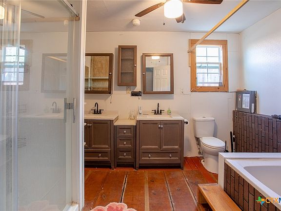 3rd image of 2203 E Trinity St