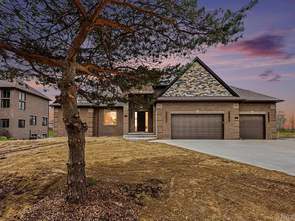 68503 Lake Angela Pointe, Richmond, MI 48062