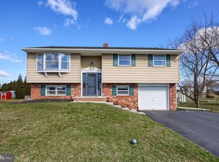 453 Whitman Dr, Lancaster, PA