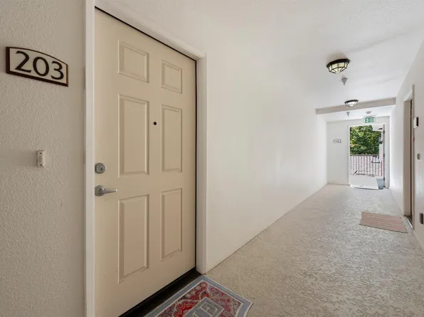 510 Entrada Drive #203, Novato, CA 94949