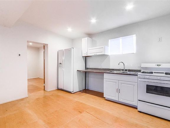 4th image of 2618 Porter Ave