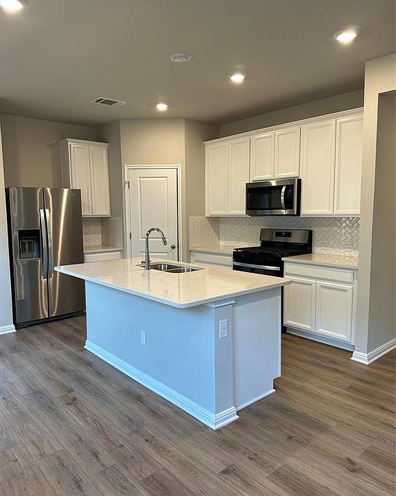 930 Main St, Hutto, TX 78634 Zillow