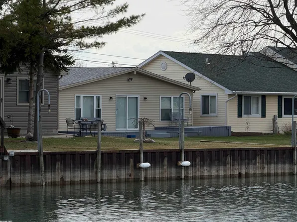 6326 Marina Dr, Algonac, MI 48001