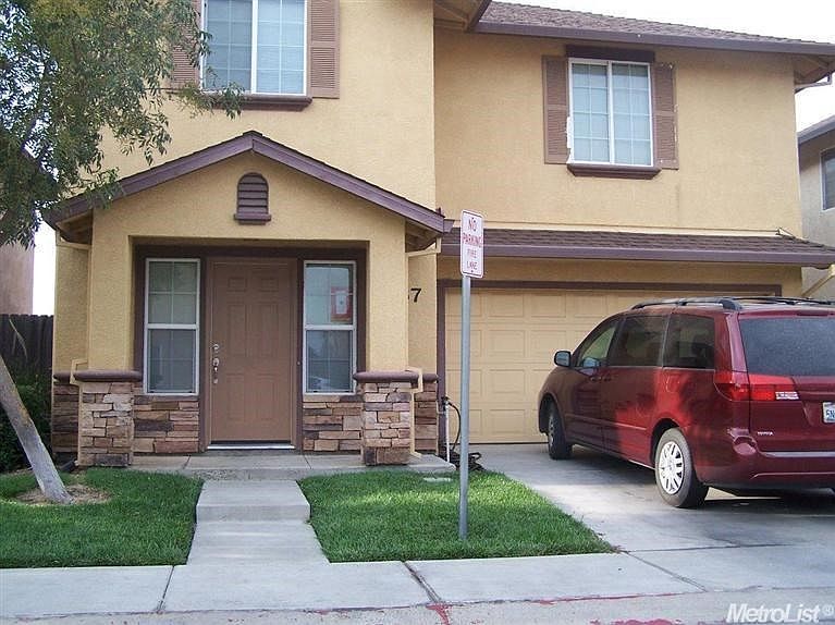 2nd image of 367 Hetherington Cir