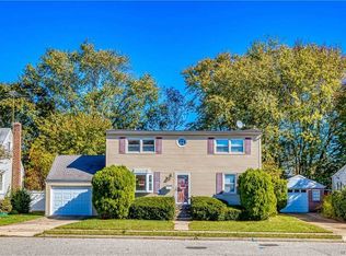 11 Garden Blvd, Hicksville, NY 11801