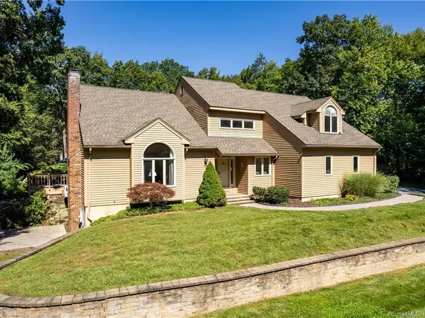 20 Den Road, New Hartford, CT 06057