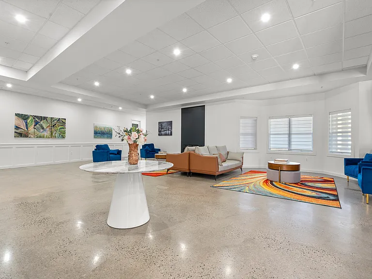 Alexandria Manor Apartments — Photo 61