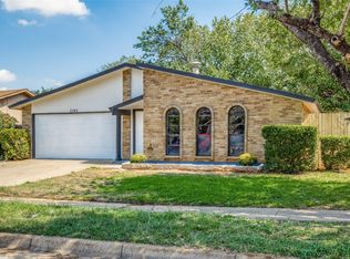 2701 Treeview Dr, Arlington, TX 76016