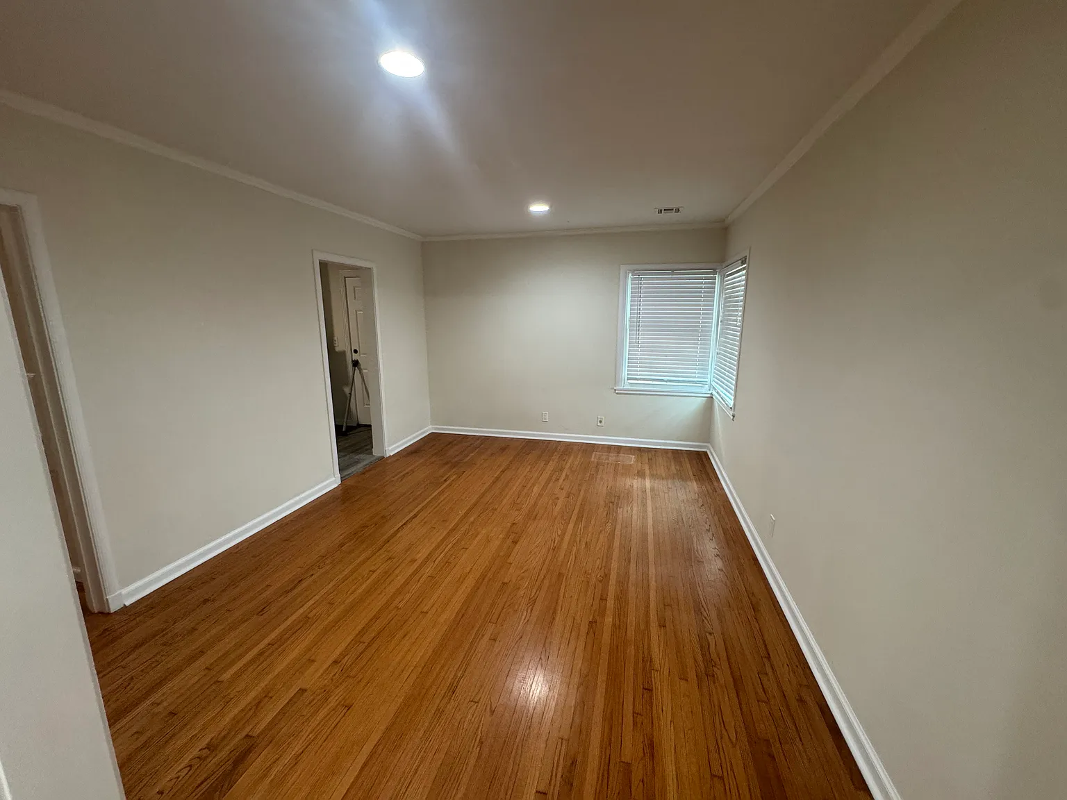 3 bed, 2202 sqft, $1,900 — Photo 4