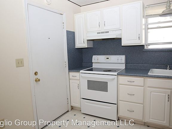 4th image of 1234 Main St APT 1R
