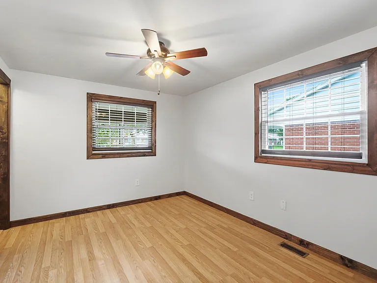 27 Laurelgrove Dr — Photo 18