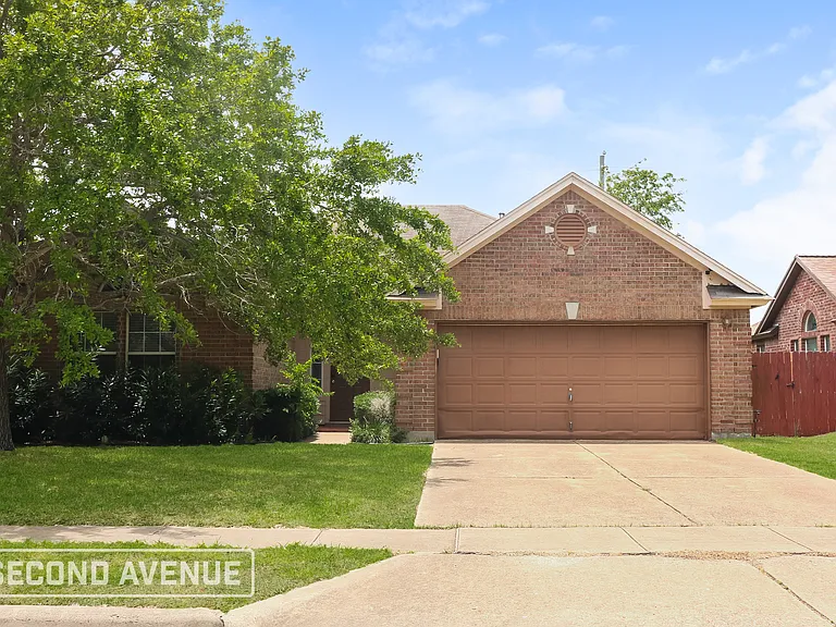 5945 Sutherland Dr — Photo 1