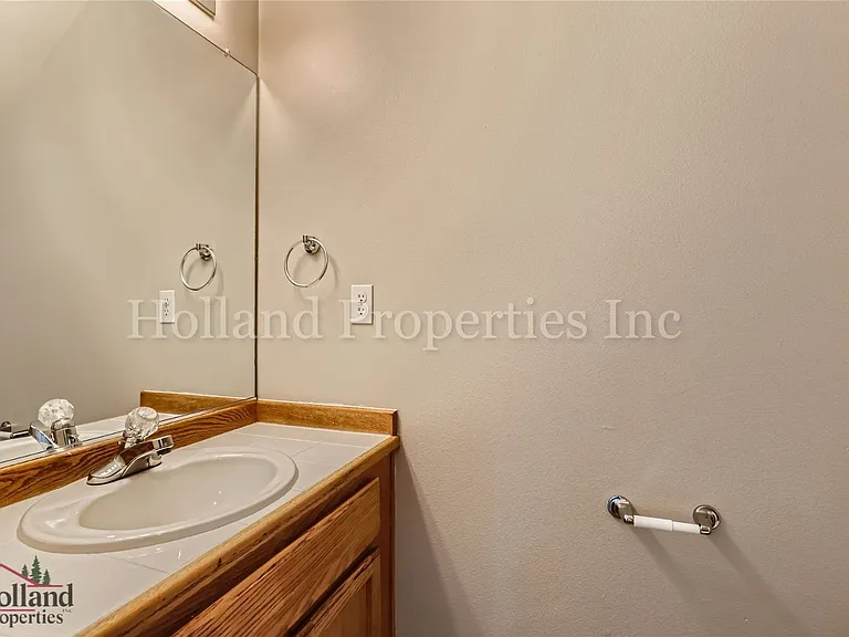 3133 NE 13th Pl — Photo 12