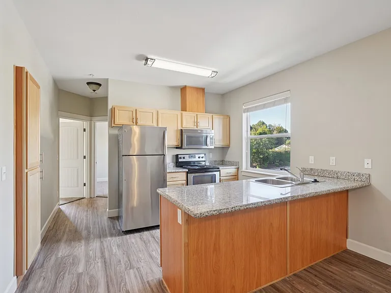 Aspen Grove Apartments — Photo 9