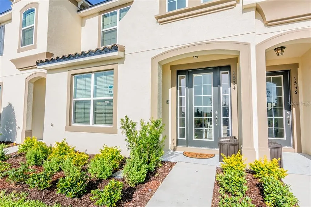 4 bed, 4.5 bath, 2090 sqft, $2,785 — Photo 1