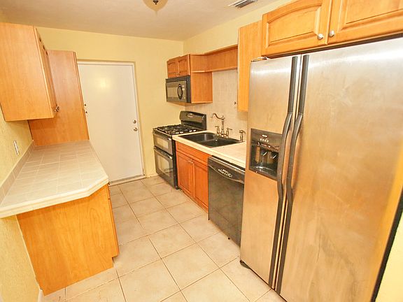4th image of 2832 NE 13th Ave