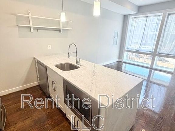 3rd image of 913 12th St NE #2