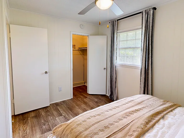 Newly Renovated 2 bed 1.5 bath-Villas at North Point and South Point Apartments