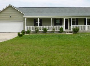 818 Five Mile Rd, Richlands, NC 28574