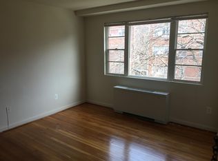 4883 Battery Ln APT 22, Bethesda, MD 20814