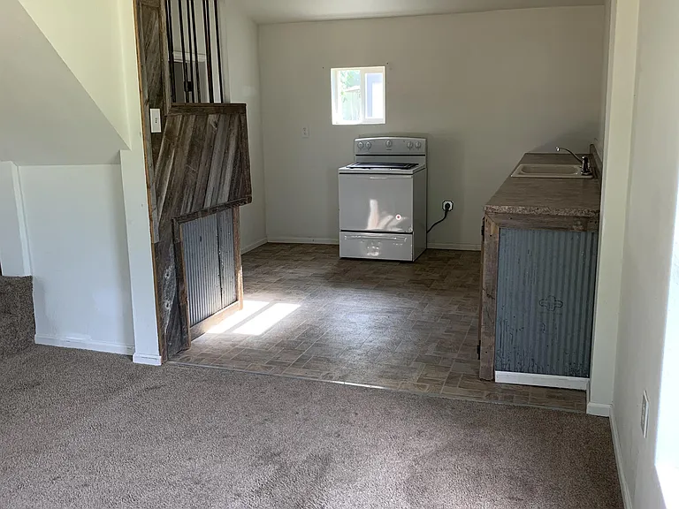 620 Hospital Rd — Photo 2