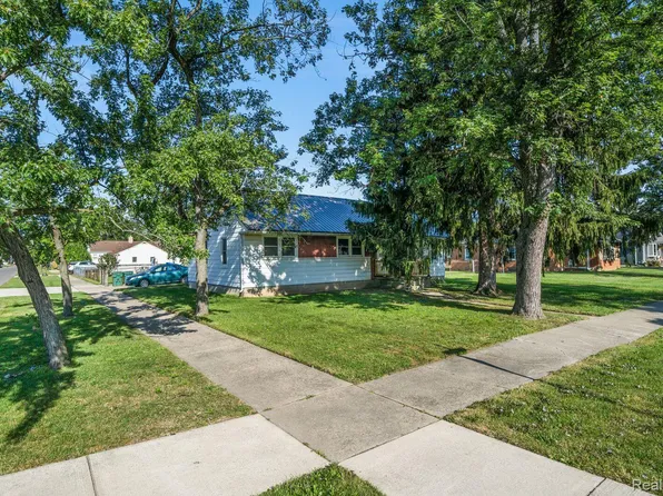 7001 Arcola St, Garden City, MI 48135