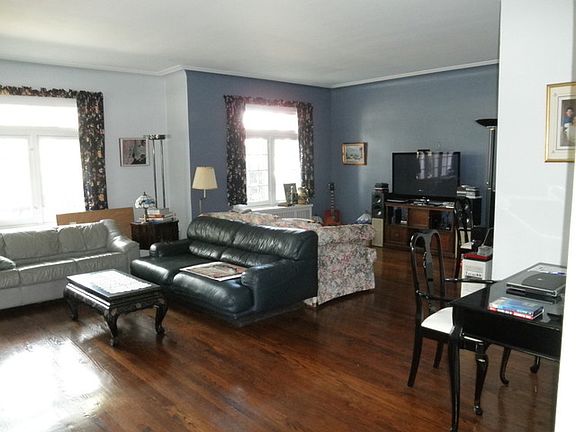 3rd image of 2555 W Morse Ave