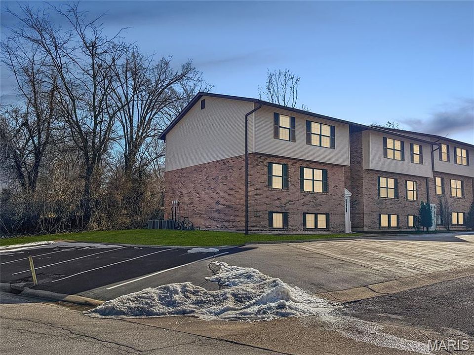 2nd image of 21 Village West Ct APT 302