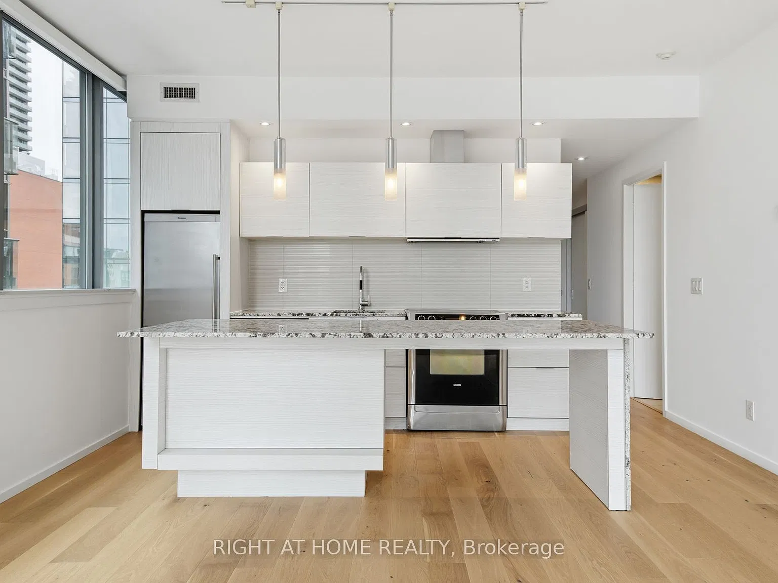 Charlie Condos — Photo 3