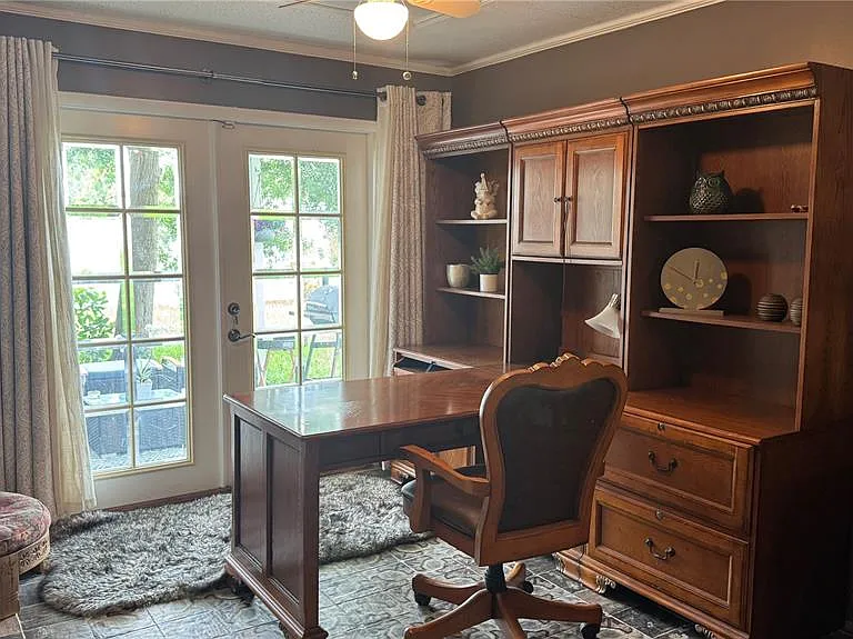 9652 Commodore Dr — Photo 11