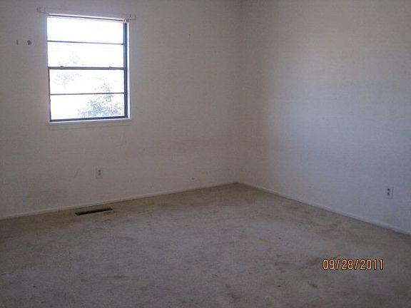 4th image of 1202 E 52nd St