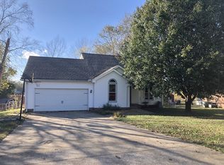 1404 Honeysuckle Ln, Clarksville, TN 37040