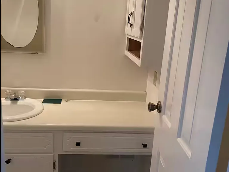 1016 E Commons Dr — Photo 15