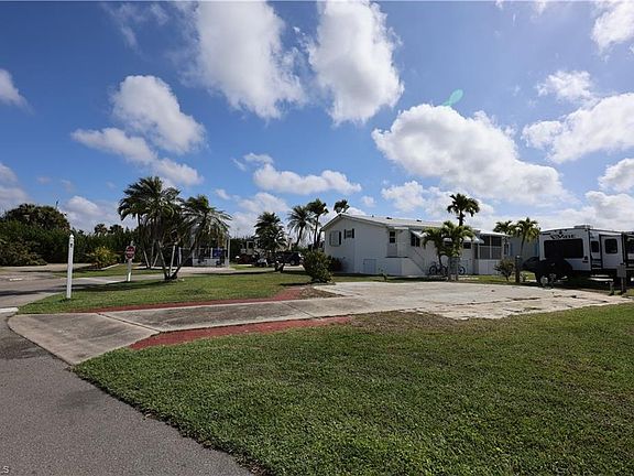 2nd image of 19681 Summerlin #674 RD