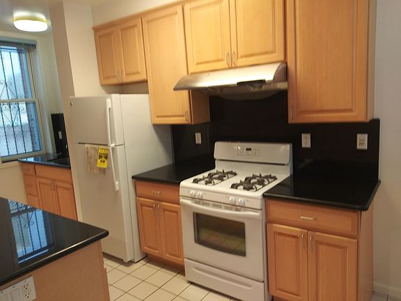 2nd image of 1218 Stockton St