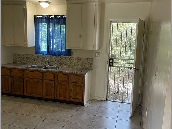 2nd image of 463 Pear St #463