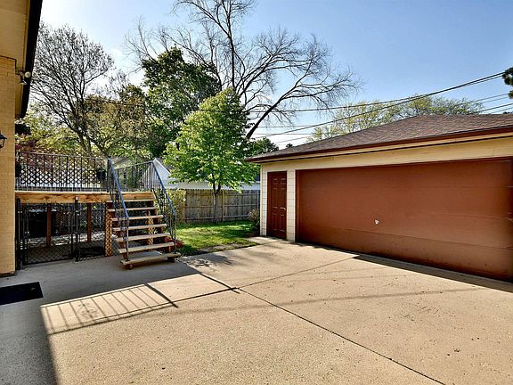 4th image of 1708 Campbell Ave