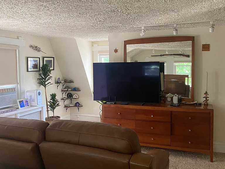 256 Bloomfield Ave — Photo 8