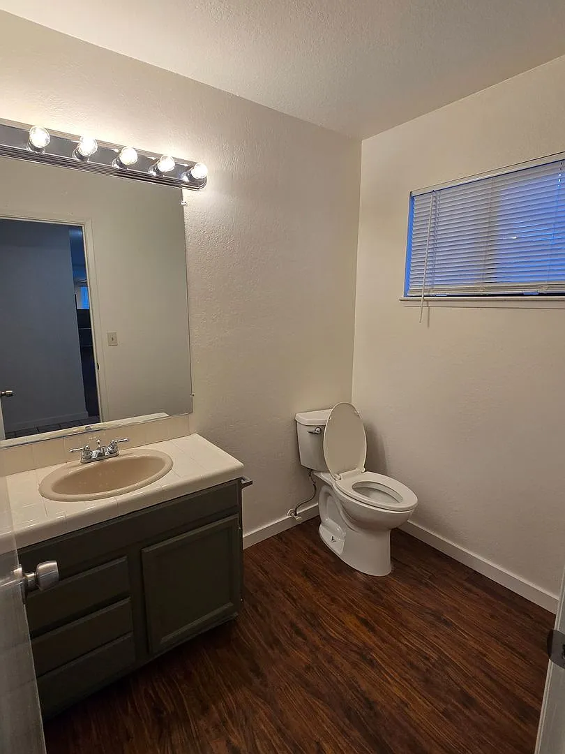 Beautifully Remodeled 3-Bedroom Townhouse with Panoramic Views & 2-Car Garage — Photo 4