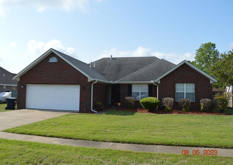 1st image of 705 Twin Oaks Dr