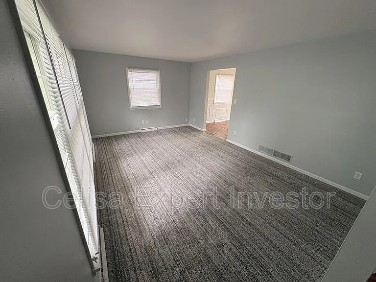 1321 Spring St — Photo 2