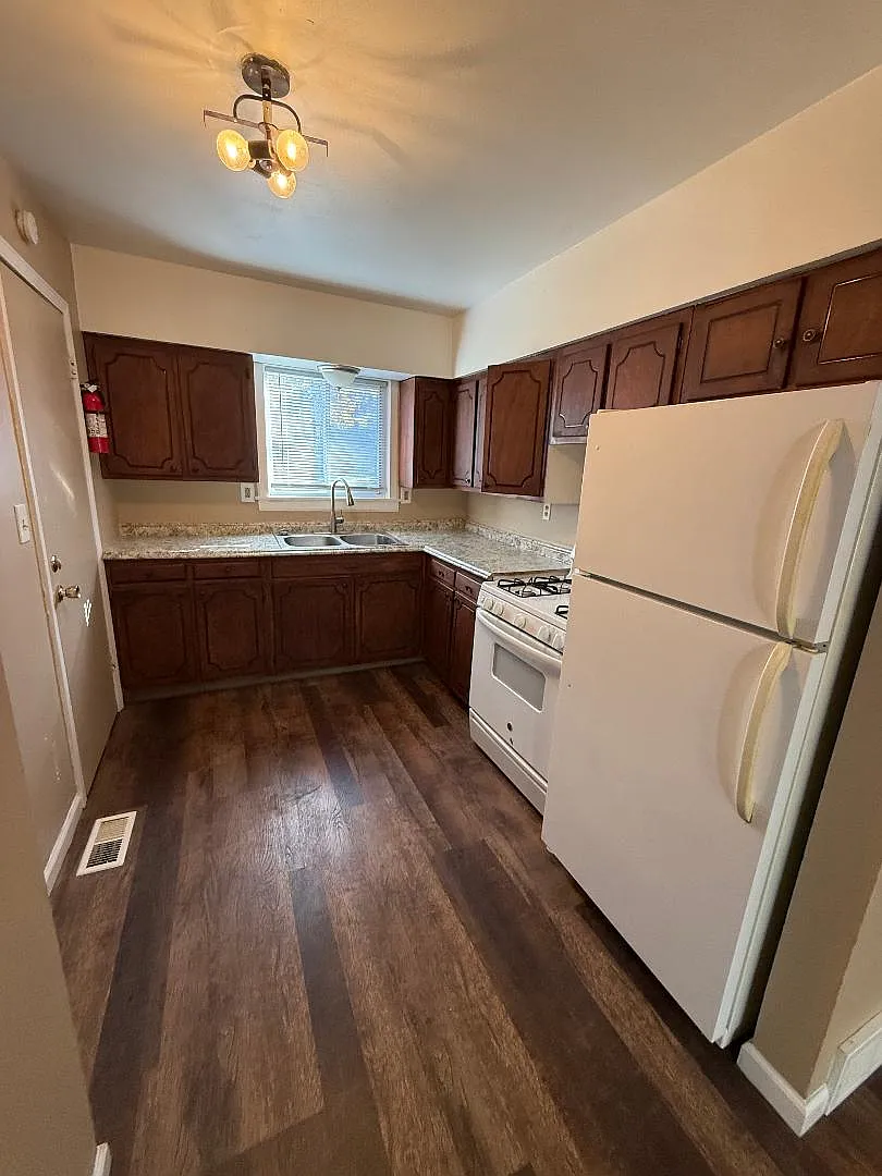 2 bed, $825 — Photo 3