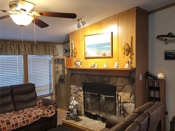 4th image of 4 White Daisy Ln