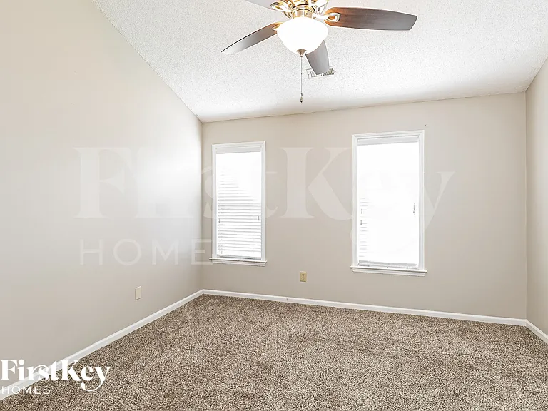 8102 Kingston Dr — Photo 12