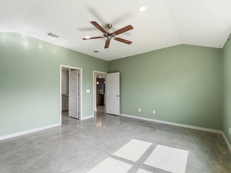 742 Freedom Cir — Photo 8