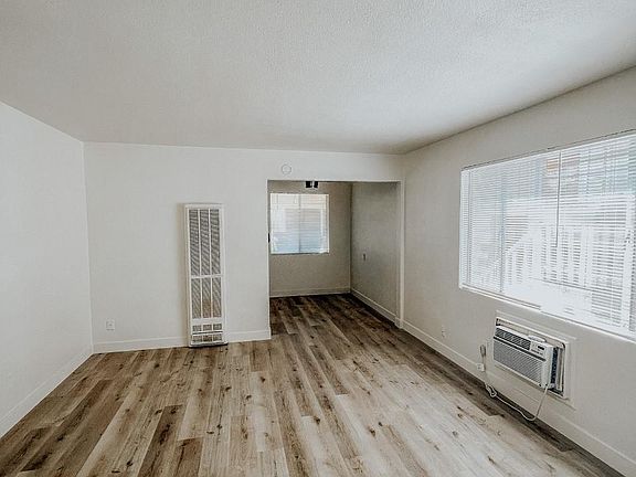 3rd image of 1408 G St APT 6