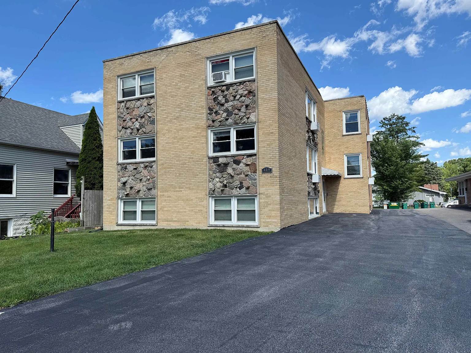 2 bed, 900 sqft, $1,849 — Photo 2