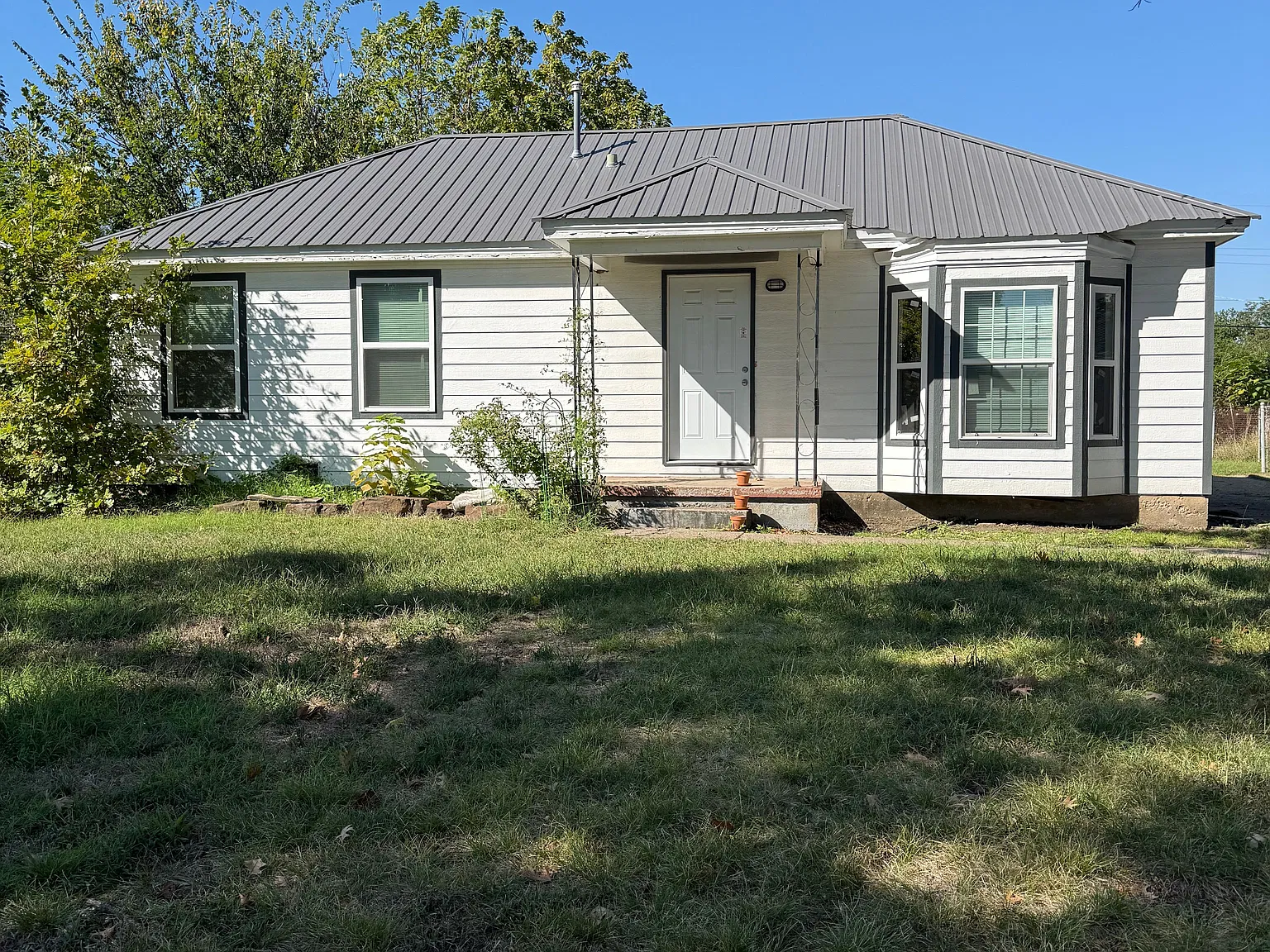 For Rent $800/mo and $800 Sec Deposit — Photo 1