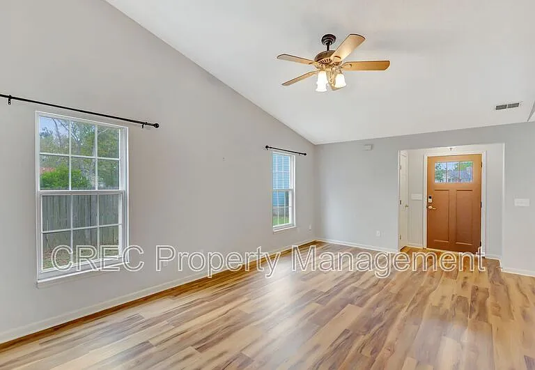 207 Lynton Ct — Photo 5