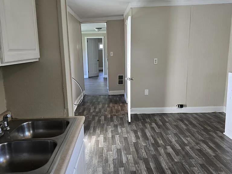 1038 Middle St — Photo 16